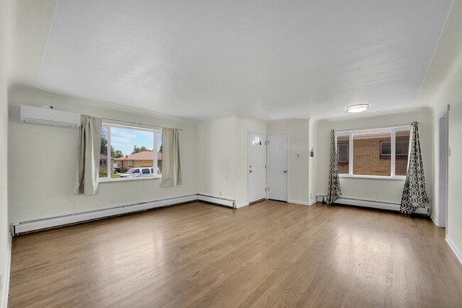 Building Photo - $3,045.00 5 bed, 2 bath located in Denver