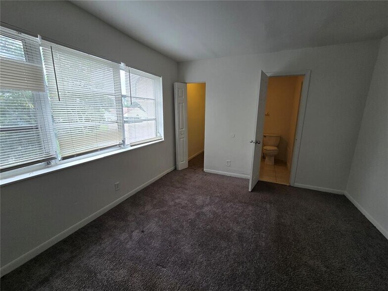 Building Photo - 1231 Seaview