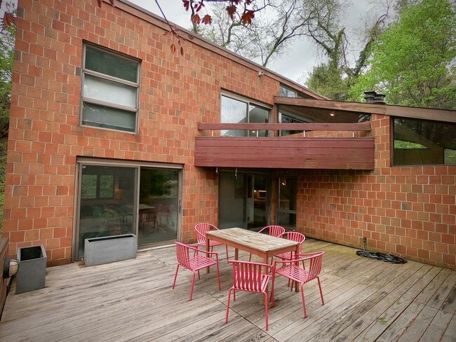 Building Photo - 8/1 Mid Century Modern Private House Bordering Frick Park. 1 of a kind.