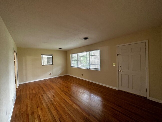 Building Photo - 2214 Joyner Dr