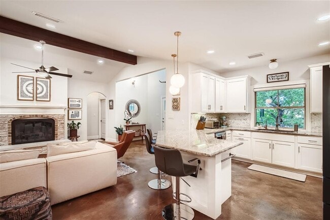 Building Photo - 21825 Briarcliff Dr