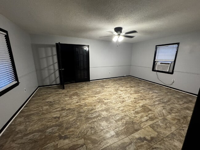 Building Photo - Home For Rent