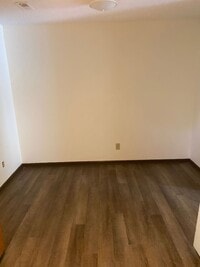 Building Photo - Newly Upgraded Townhouse