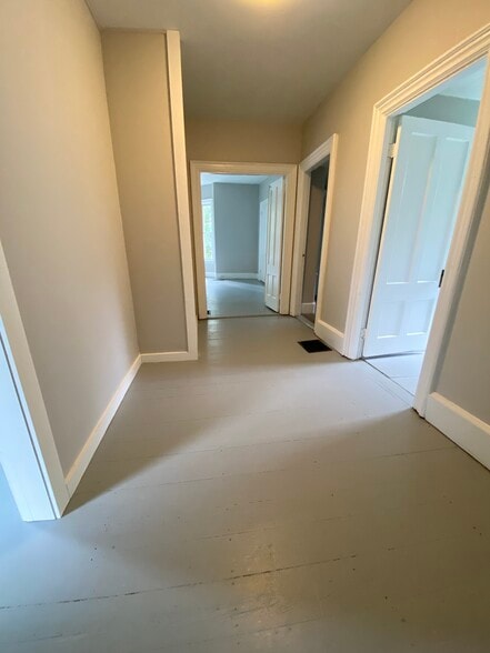 Building Photo - 3 Cross St