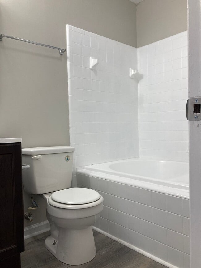 Building Photo - Newly Remodeled 3 br/2 bath Ranch Home! Minutes from Ft. Bragg, Downtown Fayetteville.