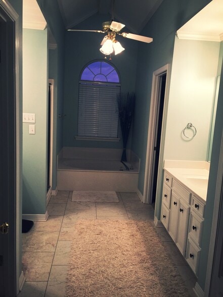 Building Photo - 3005 Gabriel Oaks Dr