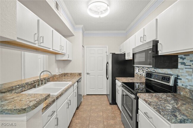Building Photo - 11511 Villa Grand