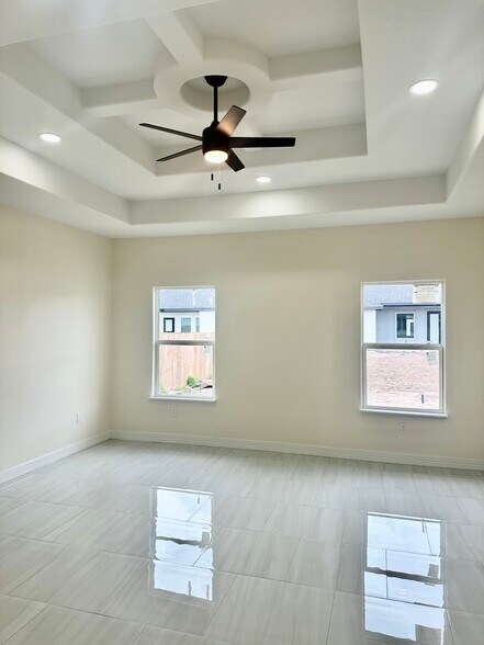 Building Photo - 718 Ava Dr