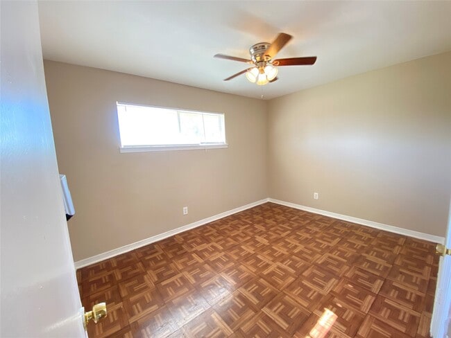 Building Photo - 3024 Elgin St