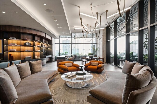 Building Photo - 610 Davis St