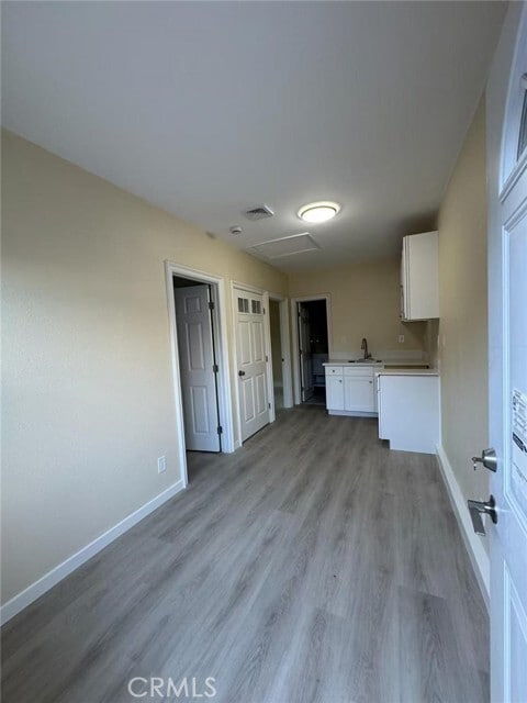 Building Photo - 2032 Victoria Dr