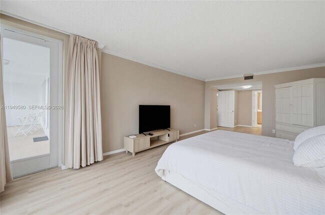 Building Photo - 2100 S Ocean Ln