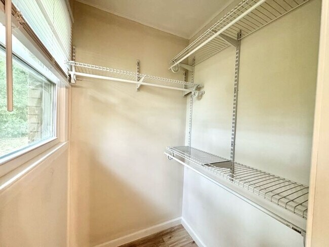 Building Photo - 868 Watts Dr