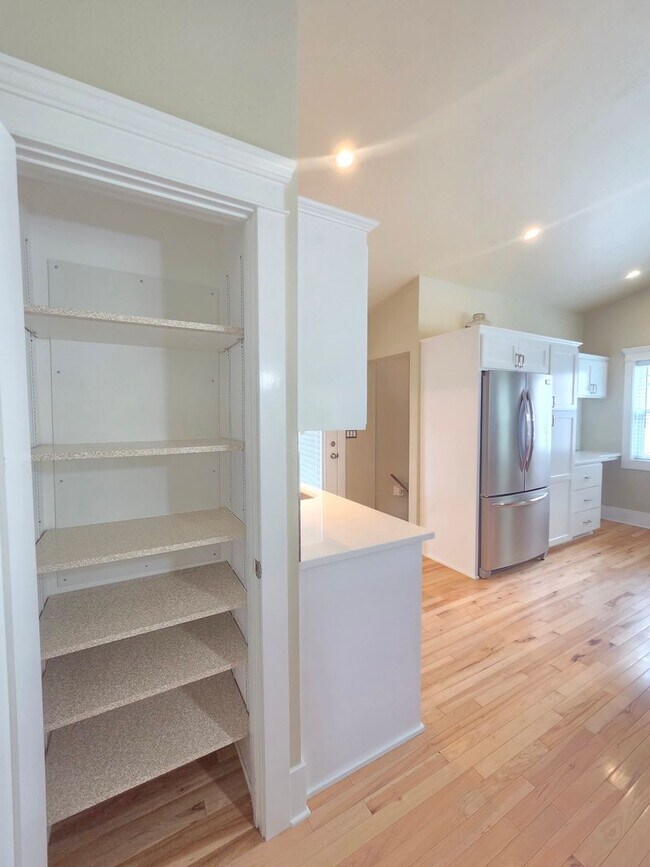 Building Photo - $2,600 - 3 Bed / 2 Bath Beautiful Craftsman Home by Manito Park