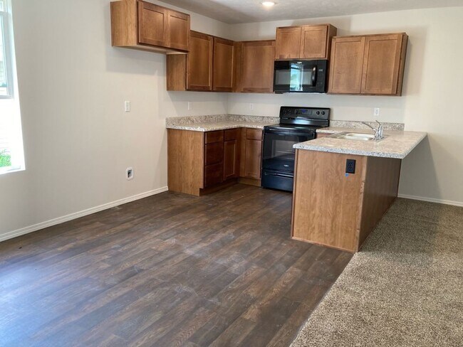 Building Photo - 112 Pin Oak Dr