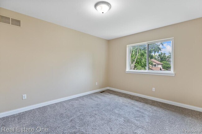 Building Photo - 68 Biltmore Blvd