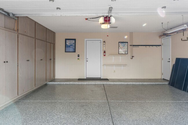 Building Photo - Your Oasis Awaits!