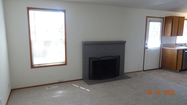 Building Photo - ~Beautiful Two-story Home Located in the N...