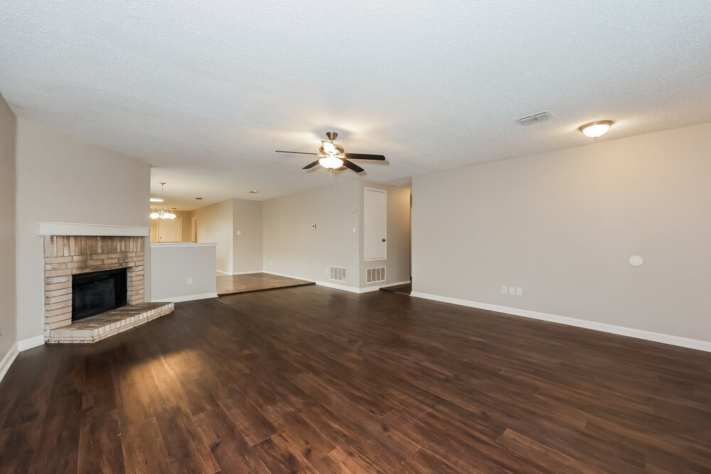 Building Photo - 8412 Seven Oaks Ln