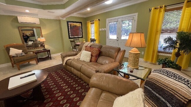 Building Photo - 1430 Juneau Way