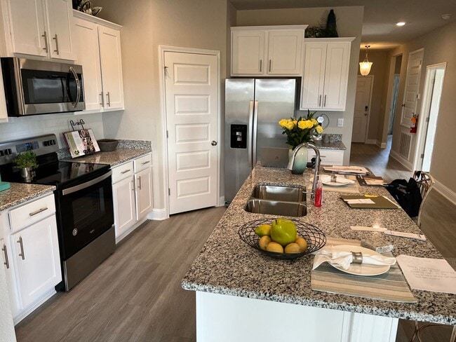 Building Photo - AVAILABLE IN NOVEMBER - Don't miss this op...