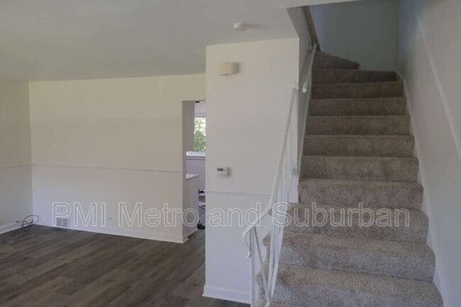 Building Photo - 37 E Judith Ann Dr