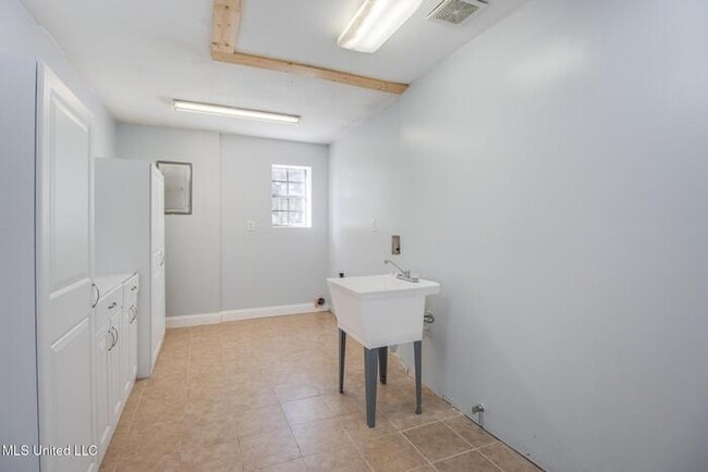 Building Photo - 22530 Saucier Lizana Rd