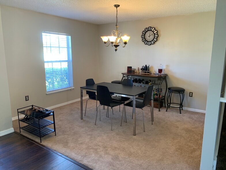 Dining Room - 422 Fairfield Dr