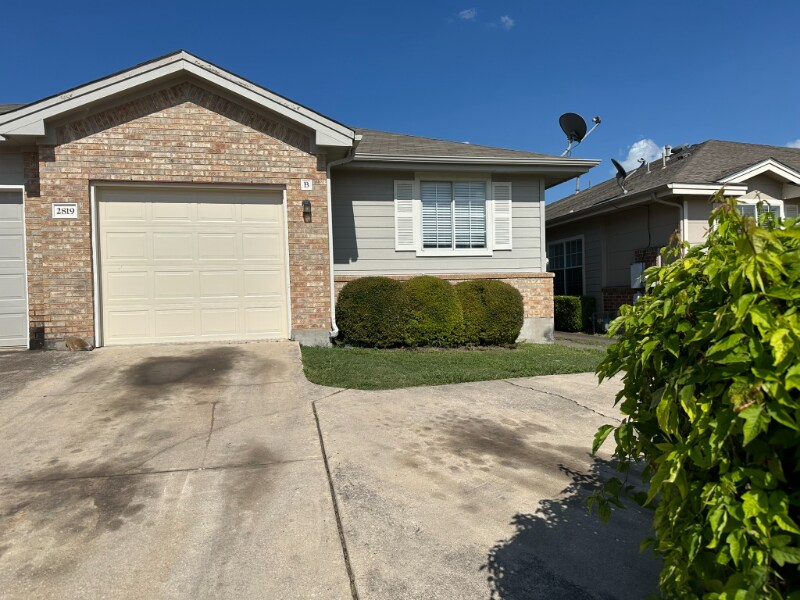 Building Photo - 2819 Southampton Way