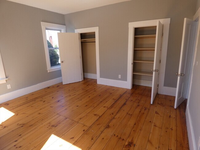 Building Photo - 94 Maple St