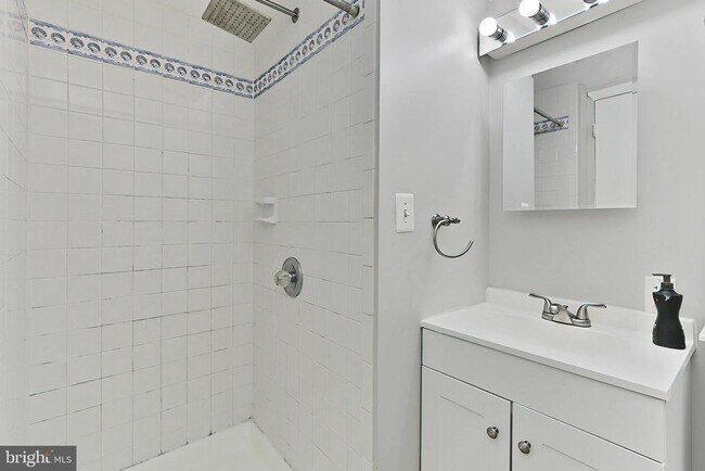 Building Photo - 7844 Snead Ln