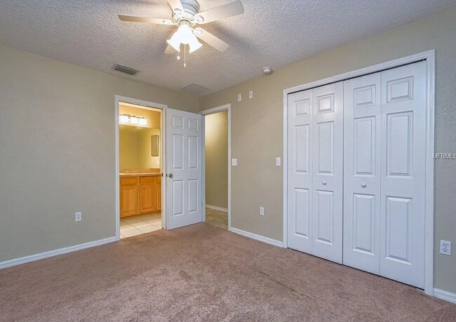 Building Photo - Charming 3/2 with large fenced yard!