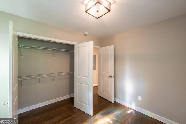 Building Photo - 2131 Bixler Cir