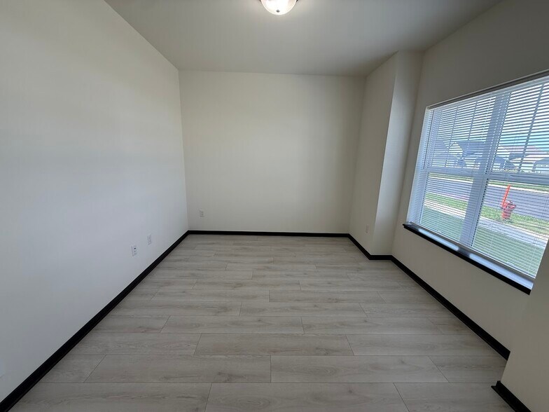 Building Photo - 4825 Suelo Rd