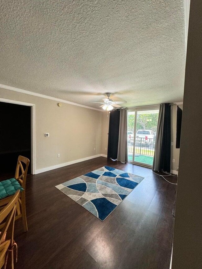 Building Photo - 803 Villa Cir