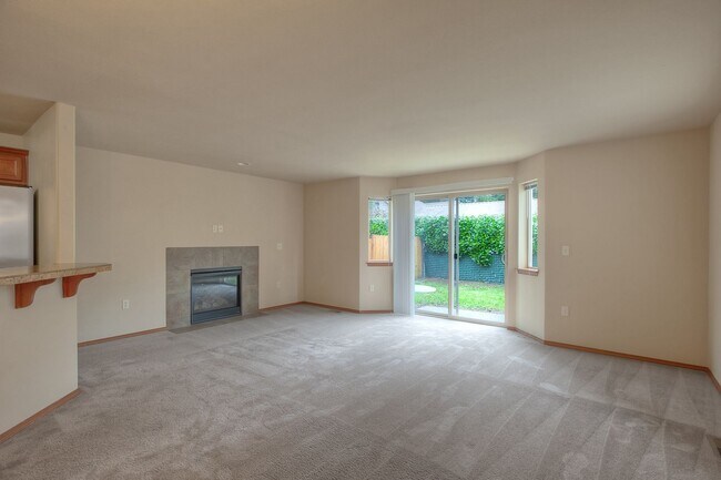 Building Photo - SOUTH SEATTLE HOME WITH YARD & 2 CAR GARAGE!