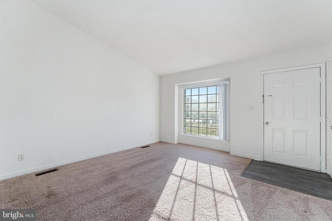 Building Photo - 2118 Kaiser Dr