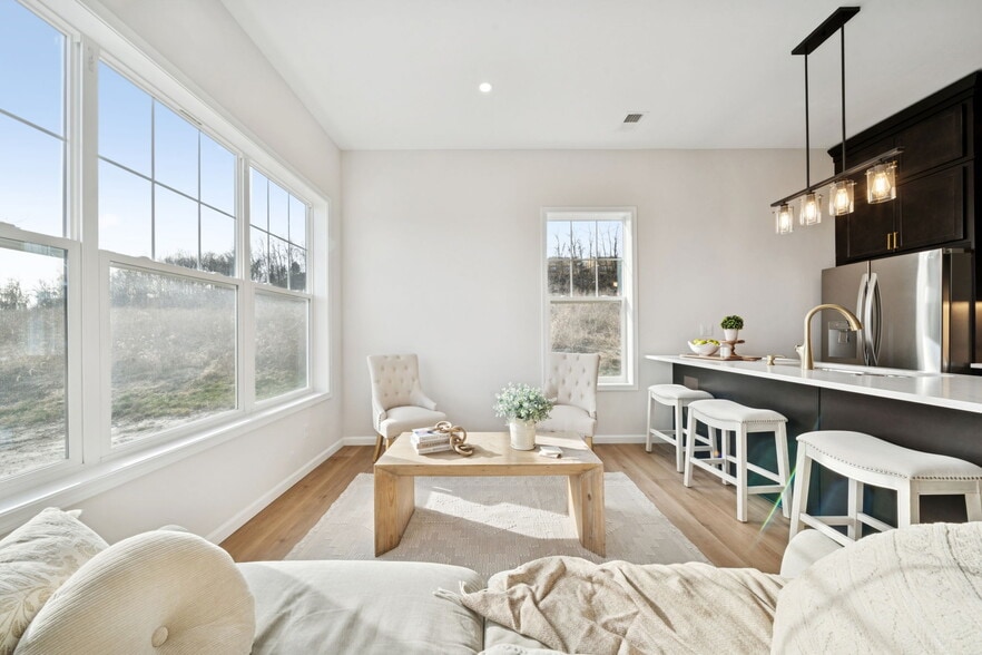 Building Photo - 2219 Lebanon Dr