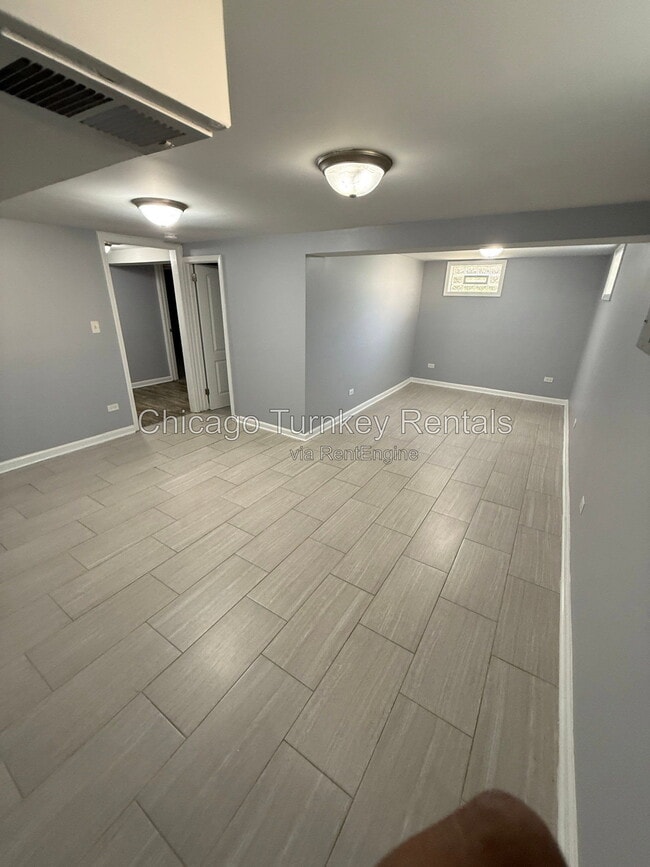 Building Photo - 14204 Woodlawn Ave