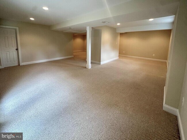 Building Photo - 1213 Forestville Dr