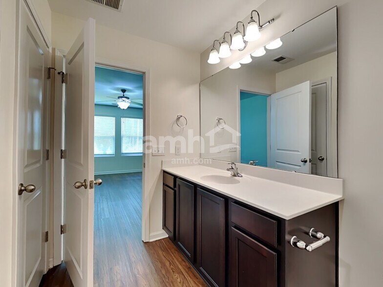 Building Photo - 118 Orion Way