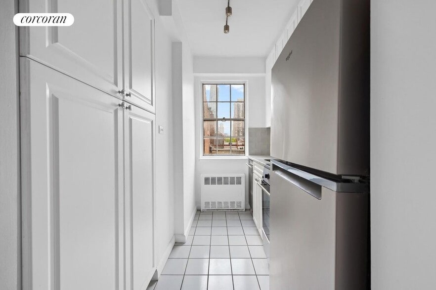 Primary Photo - 245 E 35th St