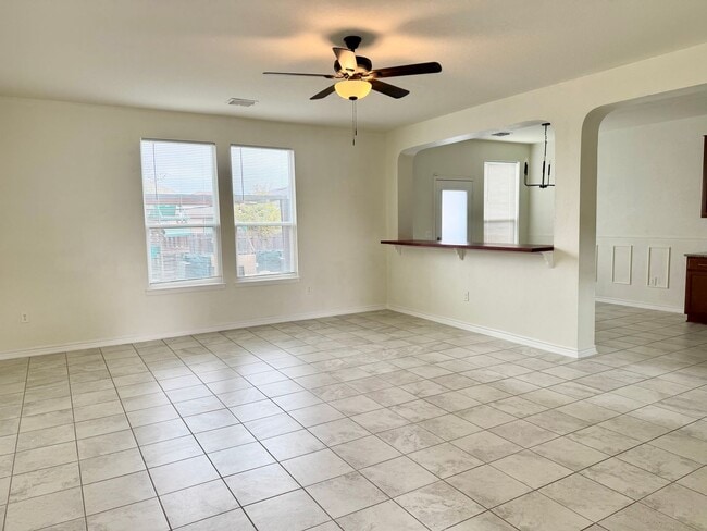 Building Photo - Loma Mesa 3 bedroom, 2.5 bath home ready for move-in!