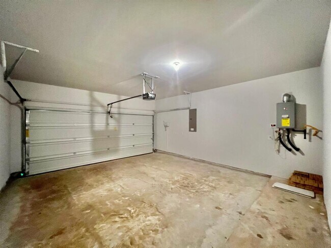 Building Photo - 1815 Waters Branch Dr
