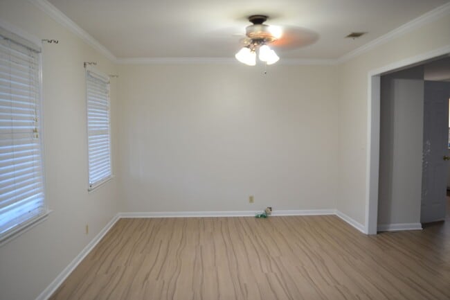 Building Photo - 222 Mary St