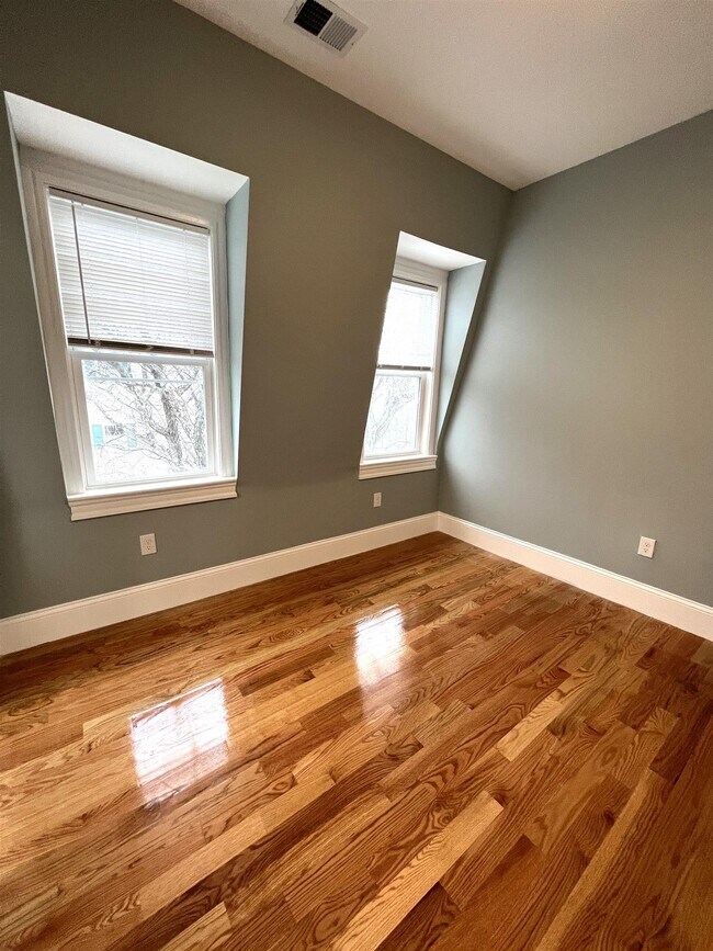 Building Photo - 67 Pearl St