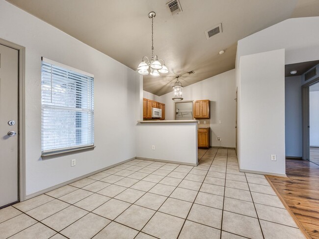 Building Photo - Charming 3-Bedroom Home in the Desirable V...
