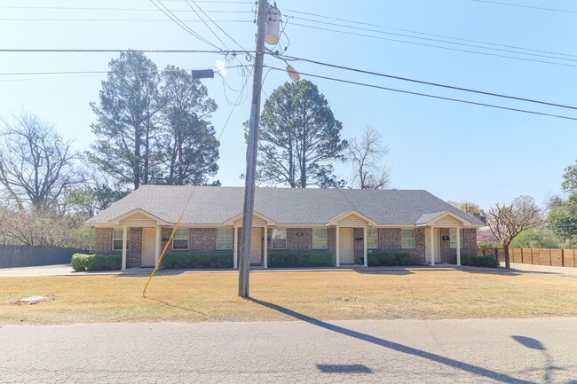 Building Photo - Luxury 1 Bedroom Downtown Jonesboro!