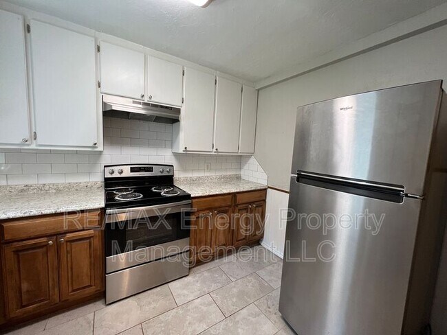 Building Photo - 2224 Doris Ave