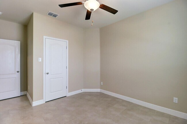 Building Photo - 2202 Crystal Bay Dr.